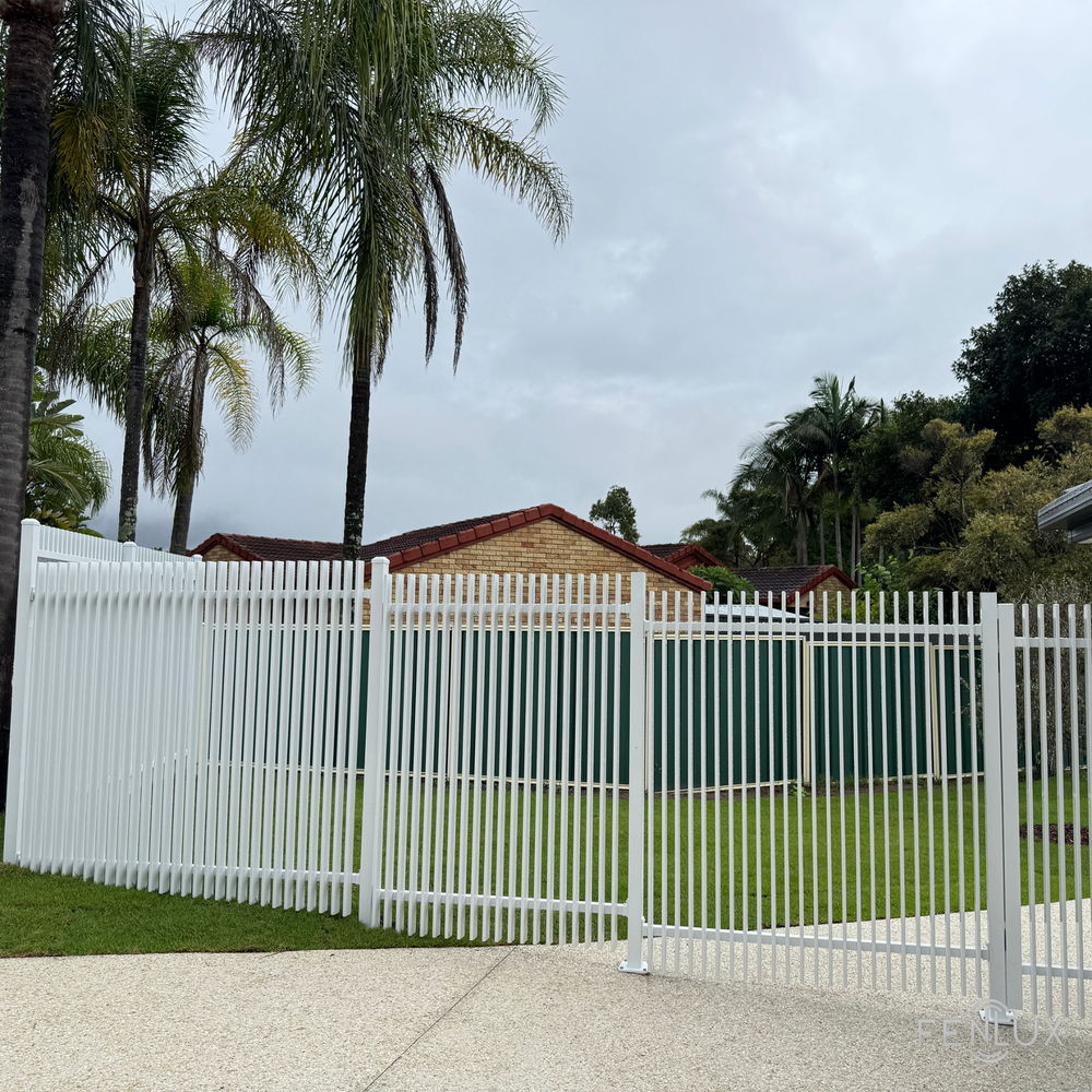Blade style fence