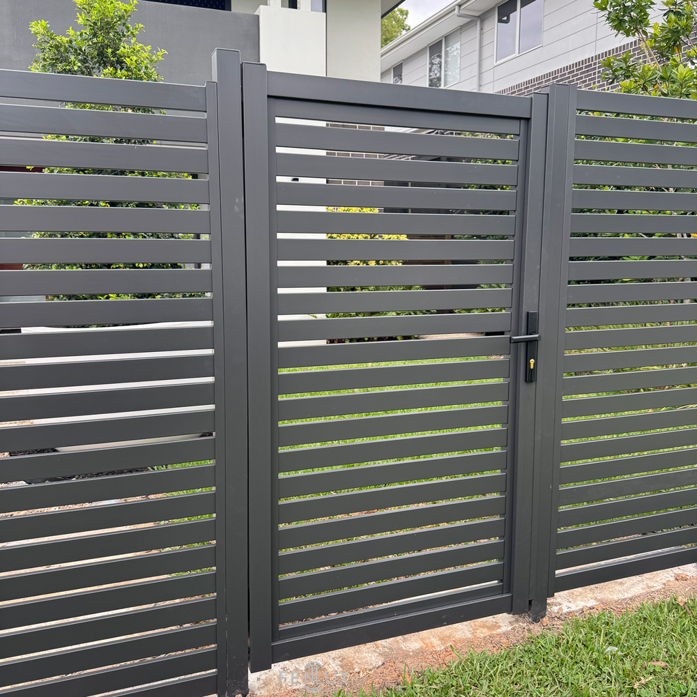 horizontal slats pedestrian gate for front yard
